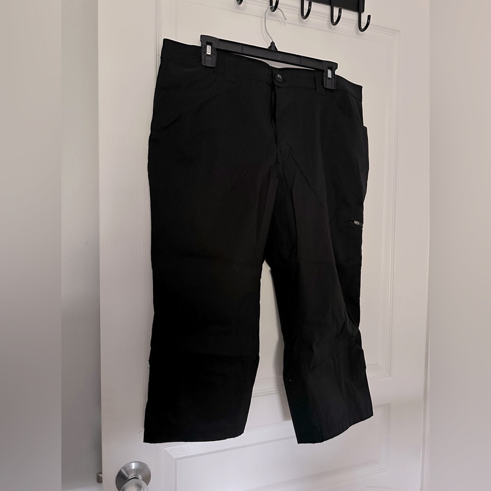 Black Eddie Bauer Cargo Capri Pants
